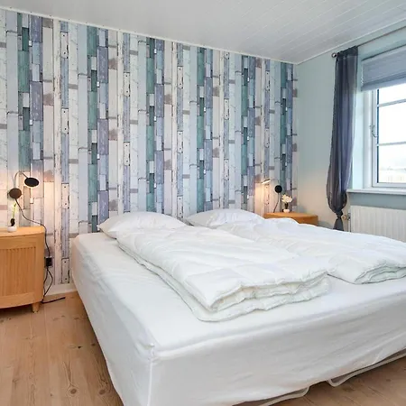 10 Person In Thyboron-by Traum *