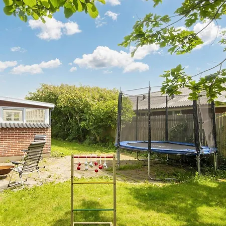 10 Person In Thyboron-by Traum Thyborøn