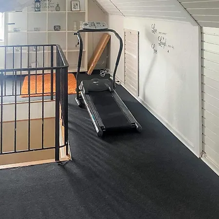 10 Person In Thyboron-by Traum