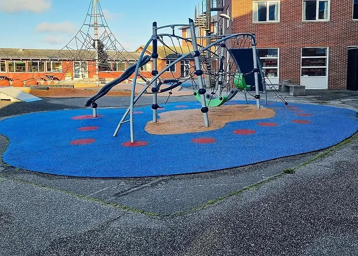 10 Person In Thyboron-by Traum